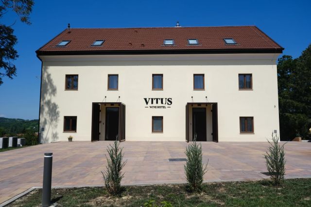 Mjesto na kojem stoji Vitus: kurija, dvorac i priča jednog imanja