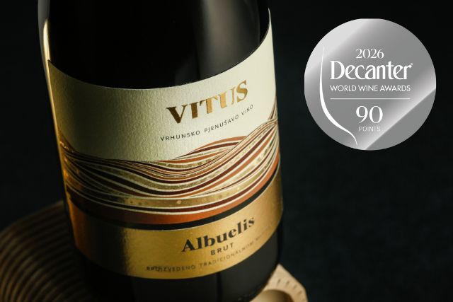 Pjenušac Albuelis osvojio je 90 bodova i srebro na Decanter 2026!